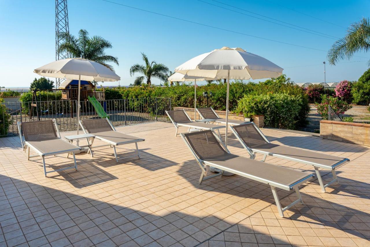 La Terra Dei Sogni Country Hotel Fiumefreddo di Sicilia Exteriör bild