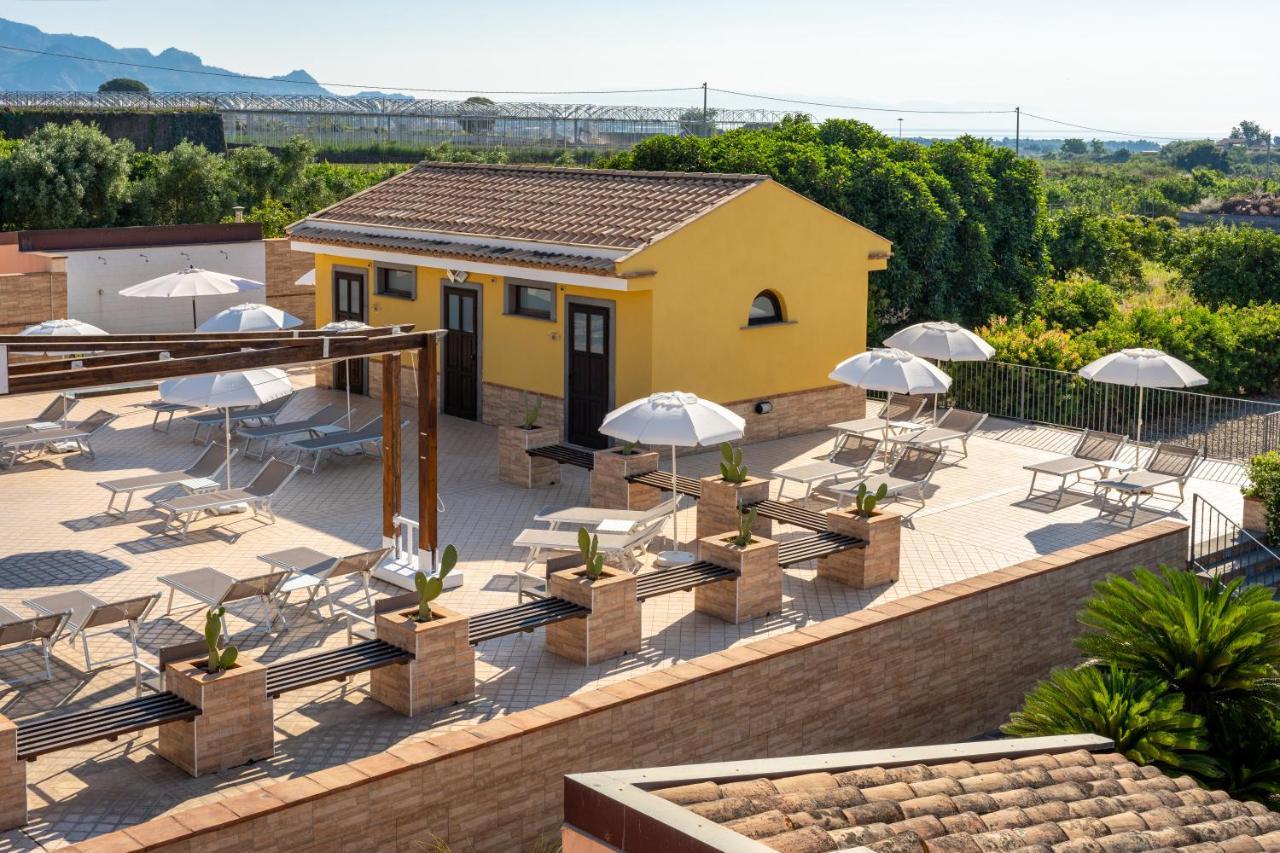 La Terra Dei Sogni Country Hotel Fiumefreddo di Sicilia Exteriör bild