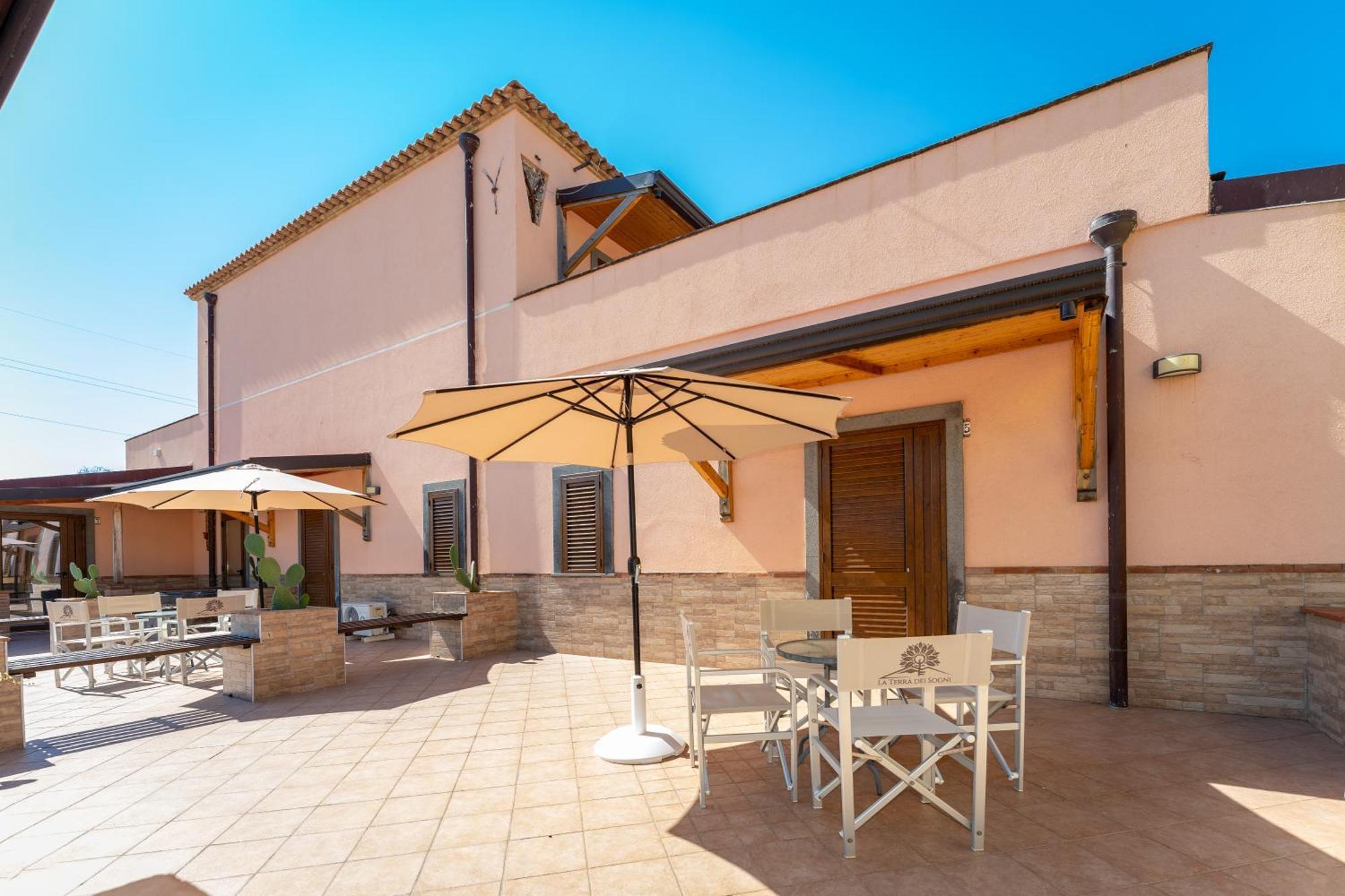 La Terra Dei Sogni Country Hotel Fiumefreddo di Sicilia Exteriör bild